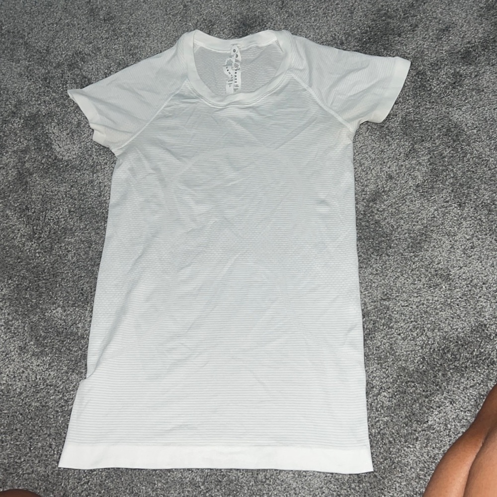 Lululemon swiftly tech short sleeve